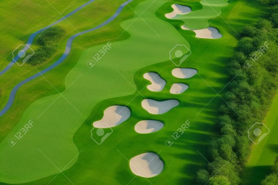 Luchtzicht van de golfbaan