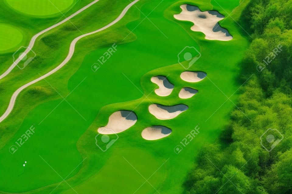 Luchtzicht van de golfbaan