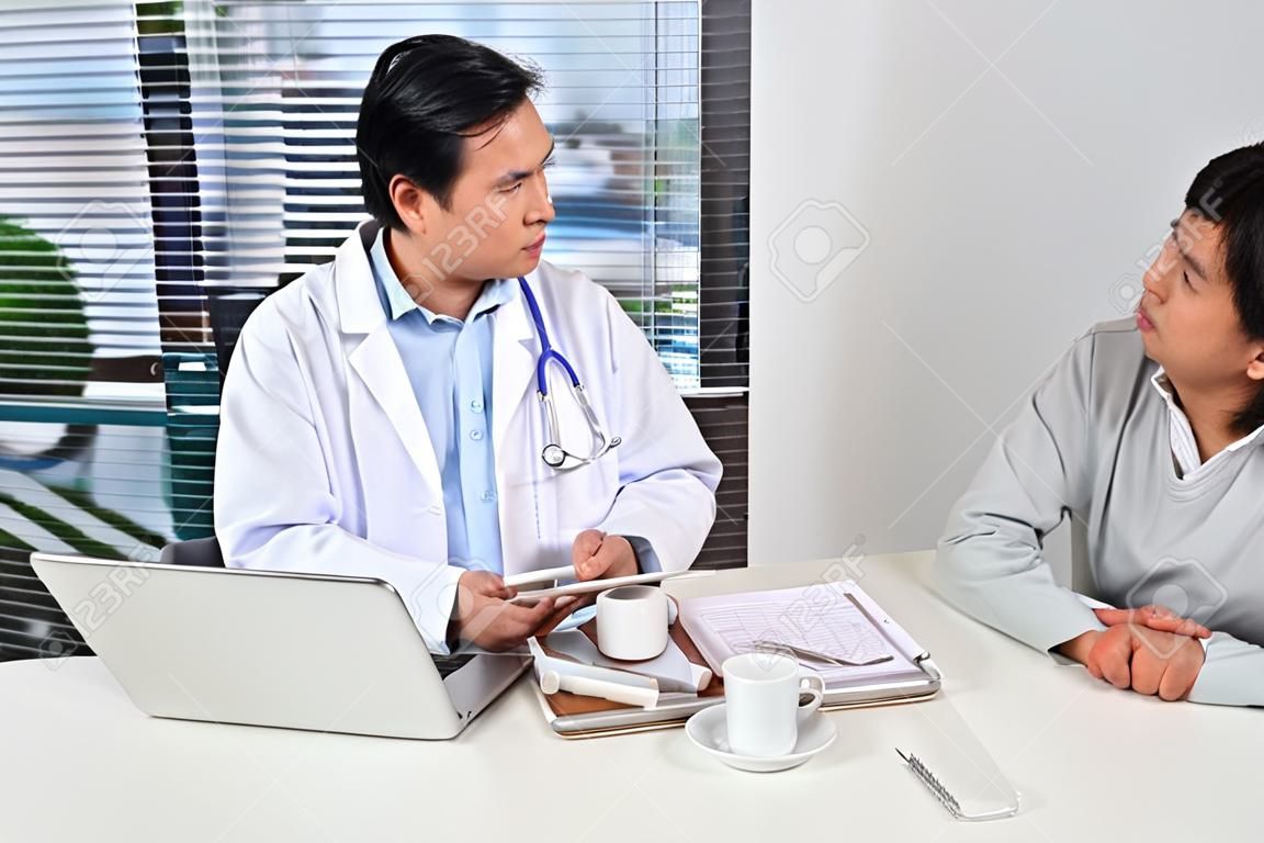 Medicine and health care concept, Professor Doctor presenting report and recommend a method with patient treatment, after results about the problem of the patient.