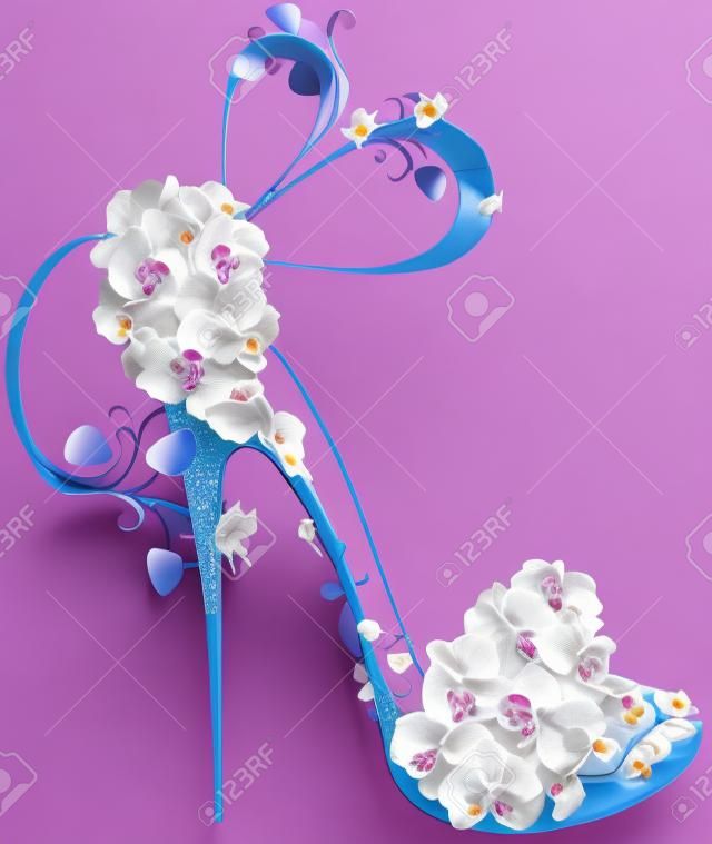 Sapatos em um salto alto decorado com orquídeas