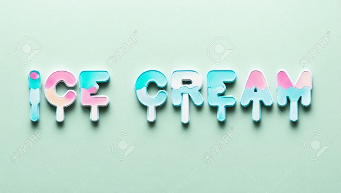 アイスクリームのタイポグラフィ。アイス キャンデーのアルファベット。冷たいお菓子のアルファベット。食品のタイポグラフィ。食用の手紙。デザート レタリング