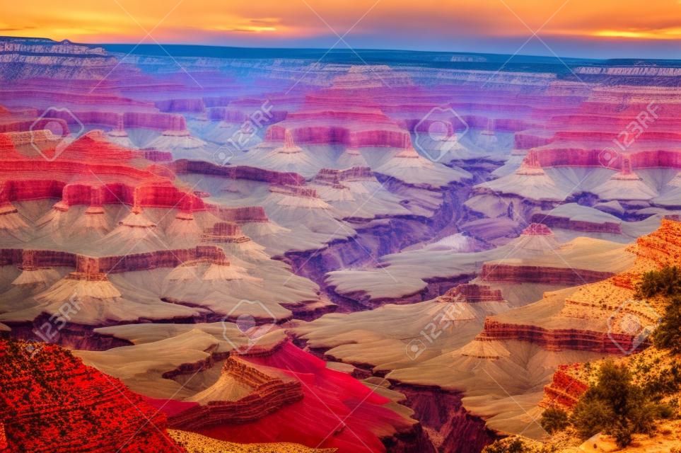 Piękny krajobraz Wielkiego Kanionu z Desert View Point z rzeką Kolorado, Arizona, Stany Zjednoczone Ameryki.