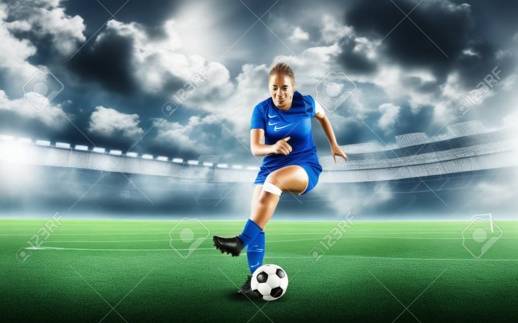 Fútbol femenino, futbolista driblando la pelota en movimiento en el estadio durante el partido deportivo en el fondo del cielo nublado. Collage