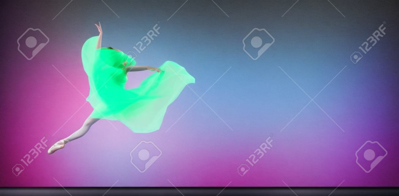 Graceful klassieke ballerina dansen met gewichtloze stof geïsoleerd op zwarte studio achtergrond in neon. Flyer