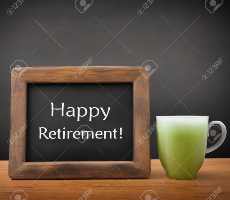 Gelukkig pensioen en ontspanning thema met krijtbord tekst