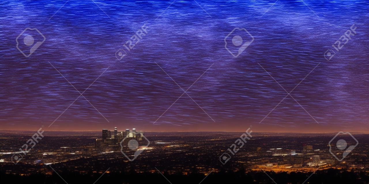 Paesaggio urbano panoramico di Los Angeles alla notte con la vista di LA del centro