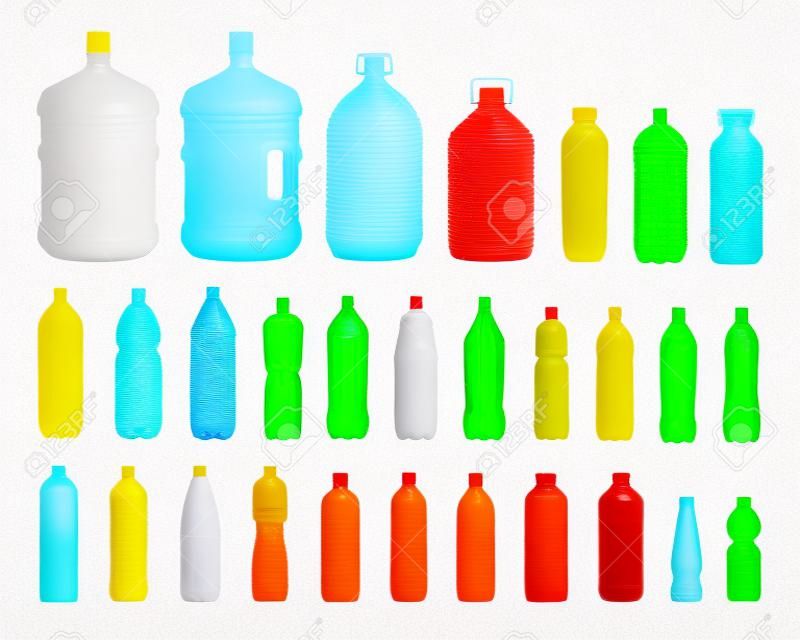 garrafas de plástico isoladas conjunto de capacidade diferente no fundo branco