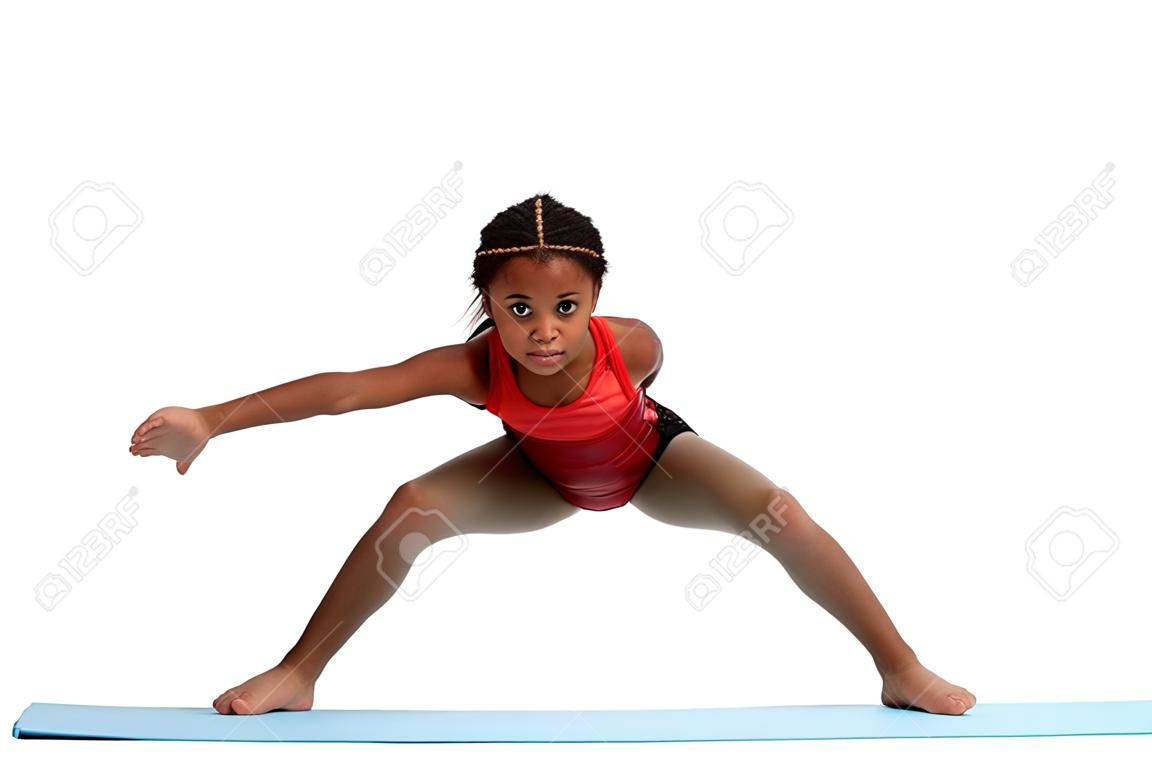 体操移動している若い女の子