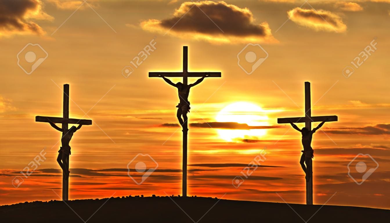la crucifixión de la puesta del sol