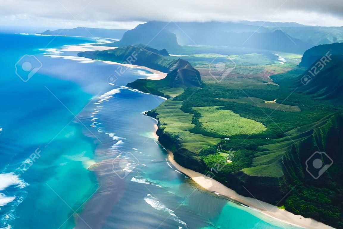 カウアイ島はハワイで4番目に大きい島で、ガーデンアイランドと呼ばれることもあります。