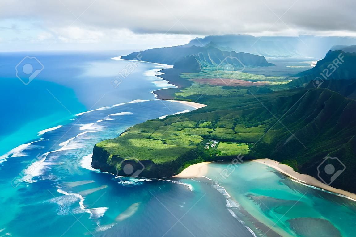 カウアイ島はハワイで4番目に大きい島で、ガーデンアイランドと呼ばれることもあります。