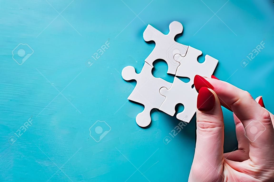 마지막 연결 조각 직소 퍼즐. 비즈니스 연결, 성공 및 전략 개념, 복사 공간