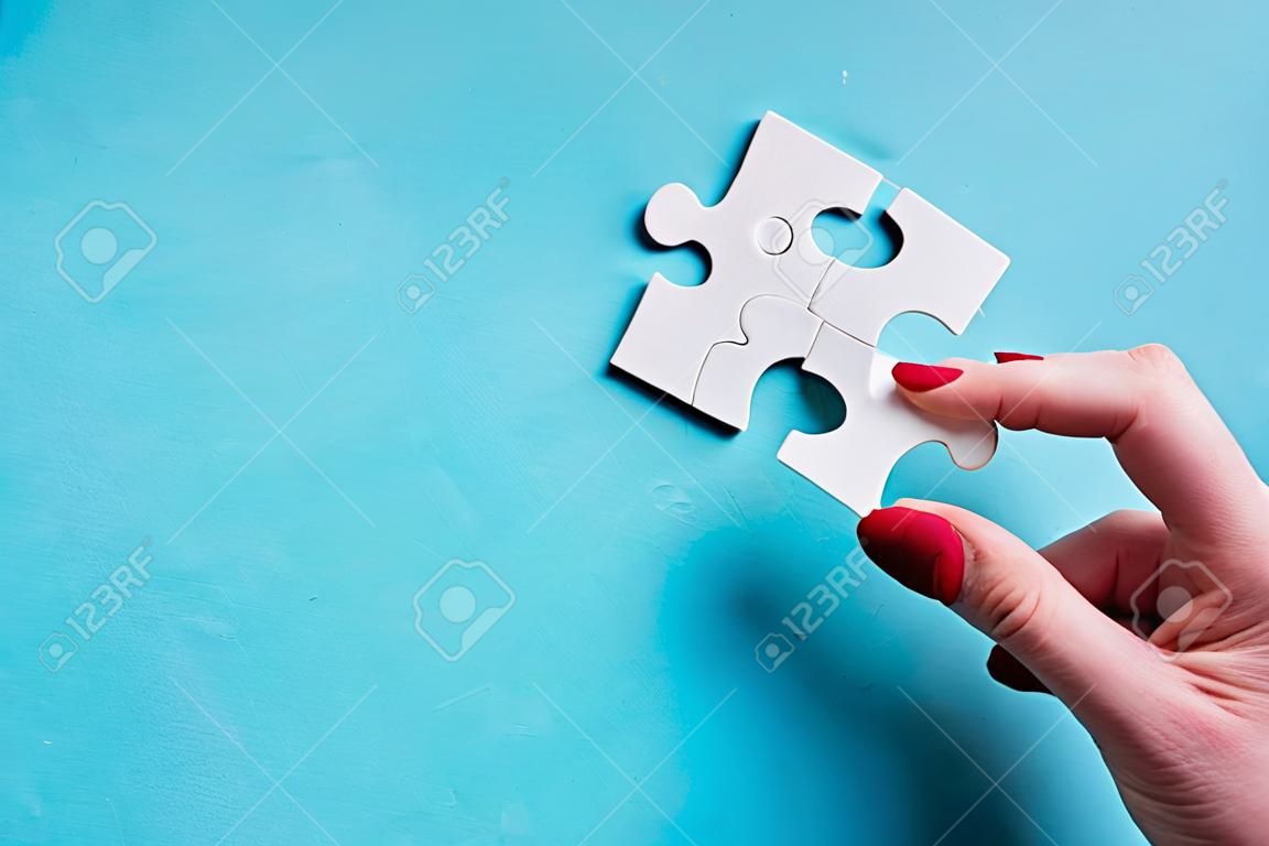 마지막 연결 조각 직소 퍼즐. 비즈니스 연결, 성공 및 전략 개념, 복사 공간