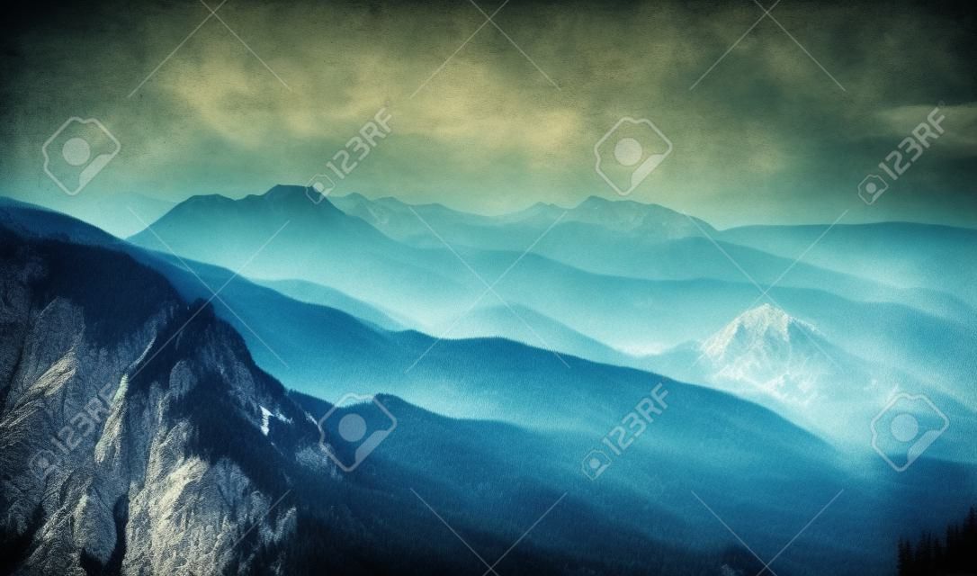 Belle montagne Tatra paesaggio. Foto con effetto mood vintage.