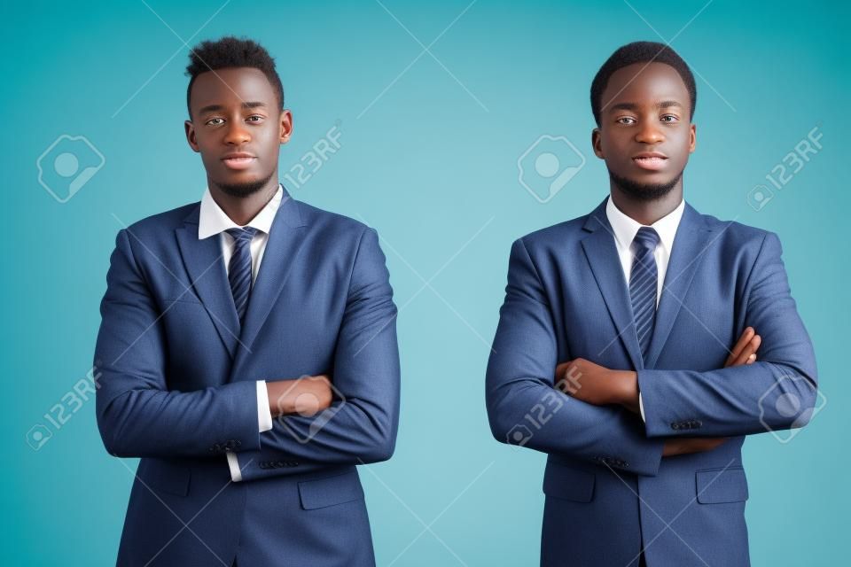 Dos jóvenes empresarios africanos contra el fondo blanco.