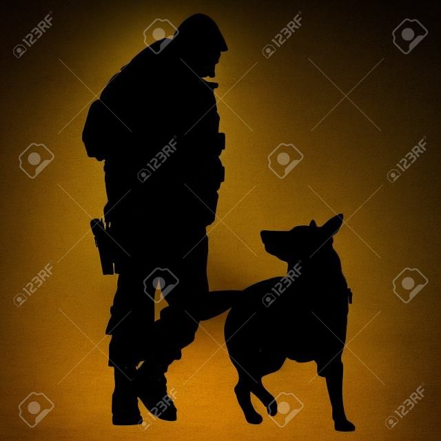 Köpeği ortağı ile bir polis memuru eğitimi siluet