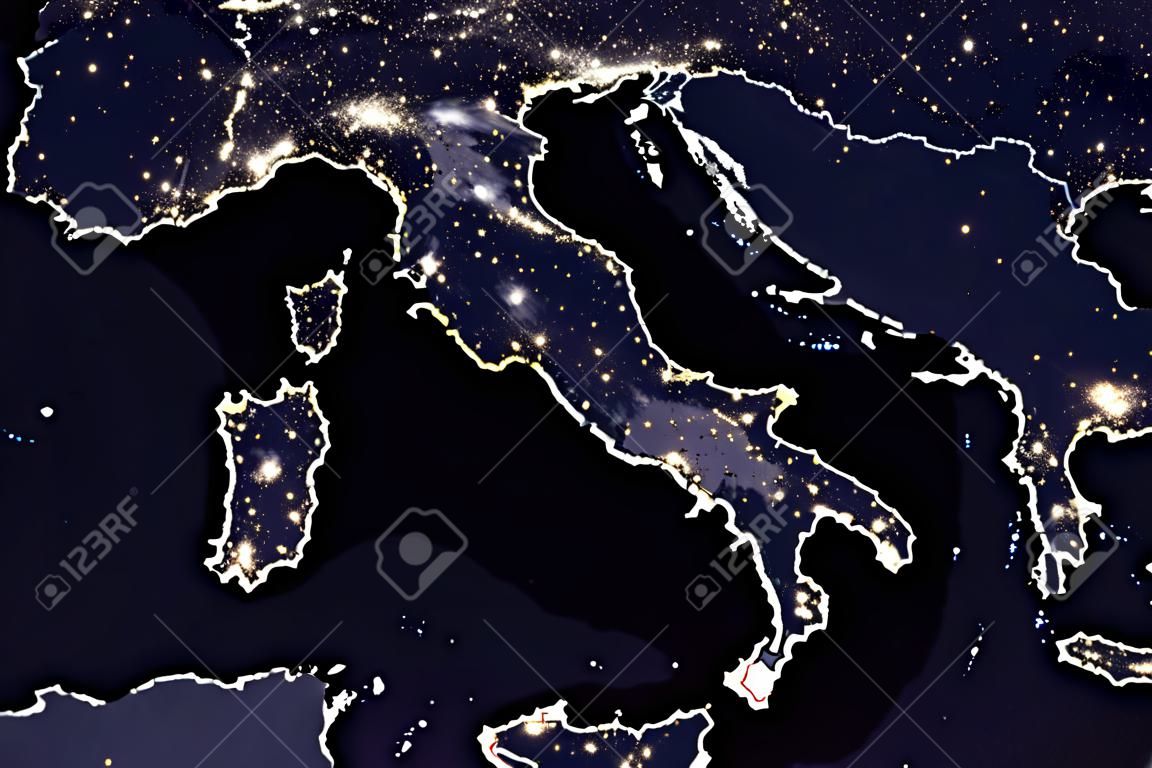 이탈리아 우주에서 밤보기입니다. 이 이미지의 요소는 NASA에서 제공 한 것입니다.