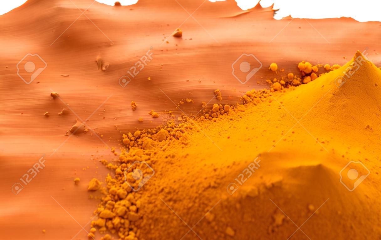 Ochre, ook gespeld ocher, een natuurlijke gele aarde pigment op basis van gehydrateerd ijzeroxide.