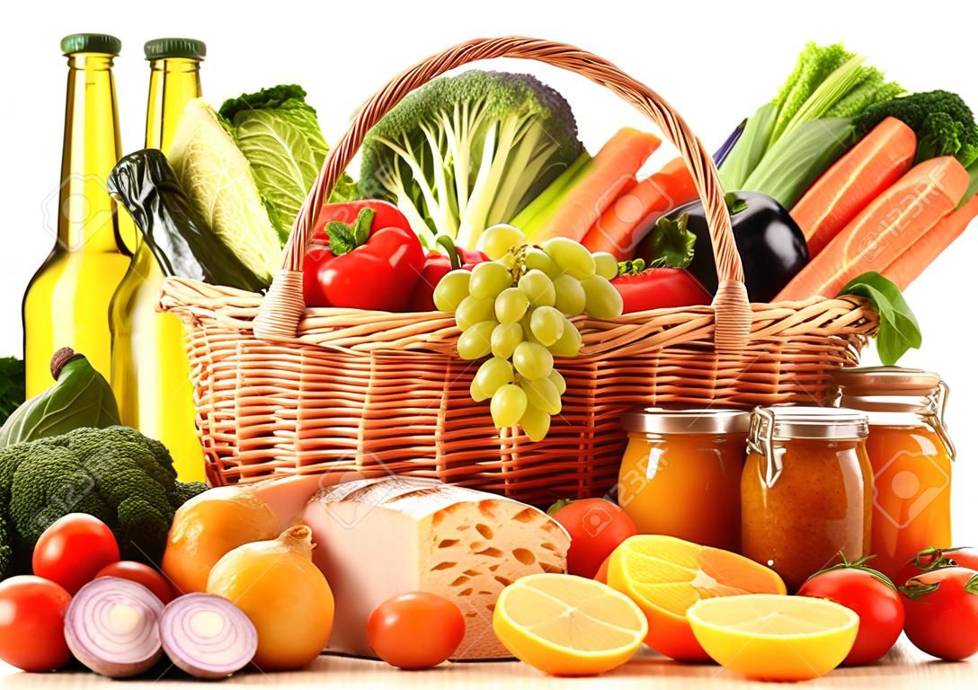 Variedad de productos comestibles orgánicos aislados en blanco
