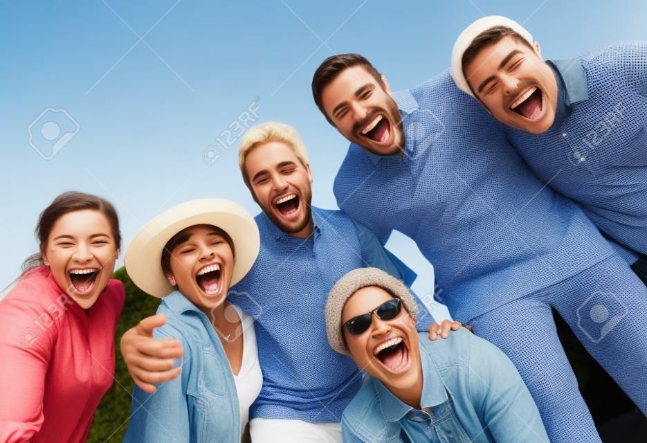Gruppe von Freunde Laughing