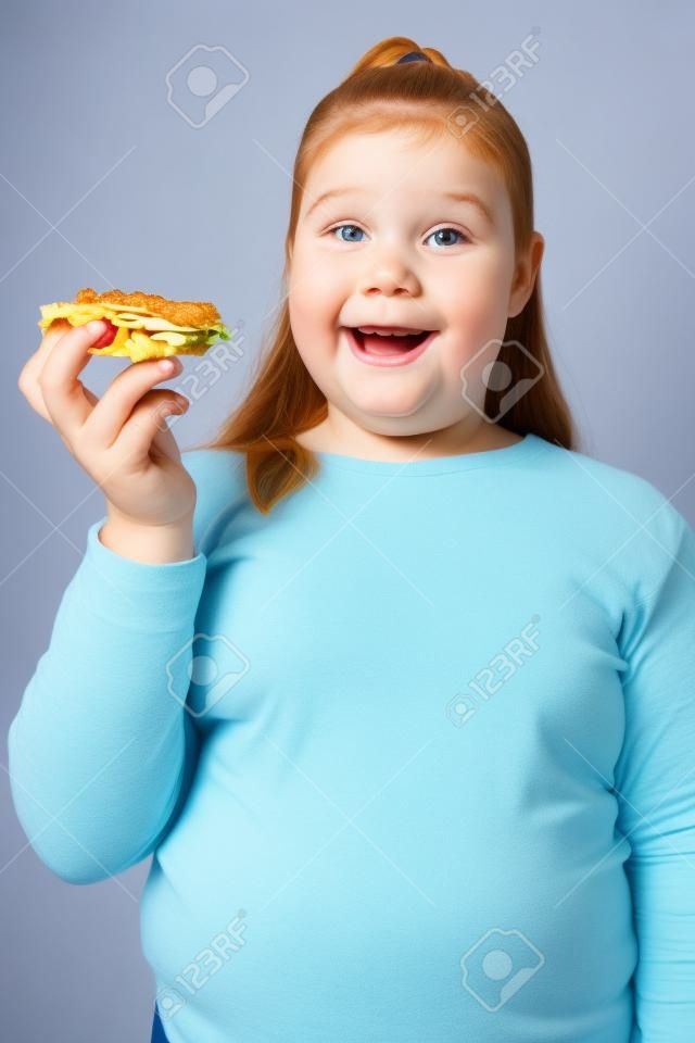 El sobrepeso infantil comer la comida basura