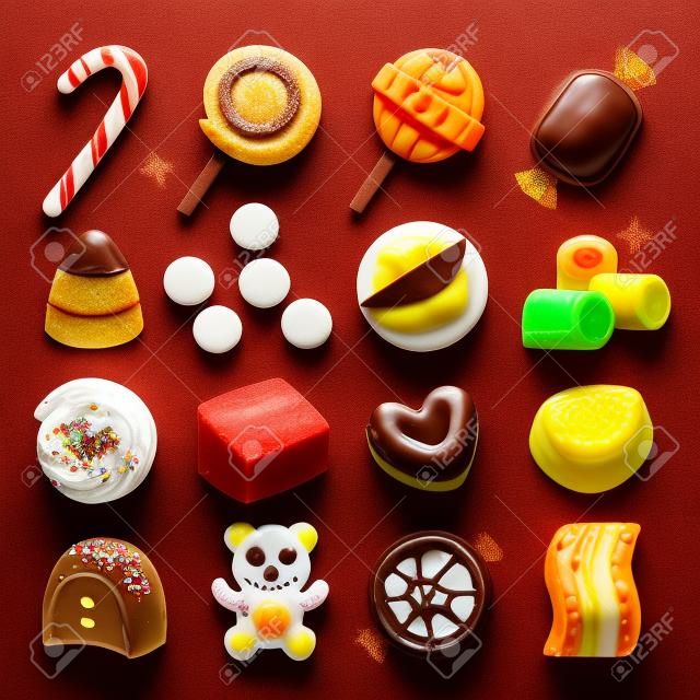 Set di dessert più dolci popolari per Halloween, hannukah, Natale. barrette di cioccolato, caramelle e altri dolci.