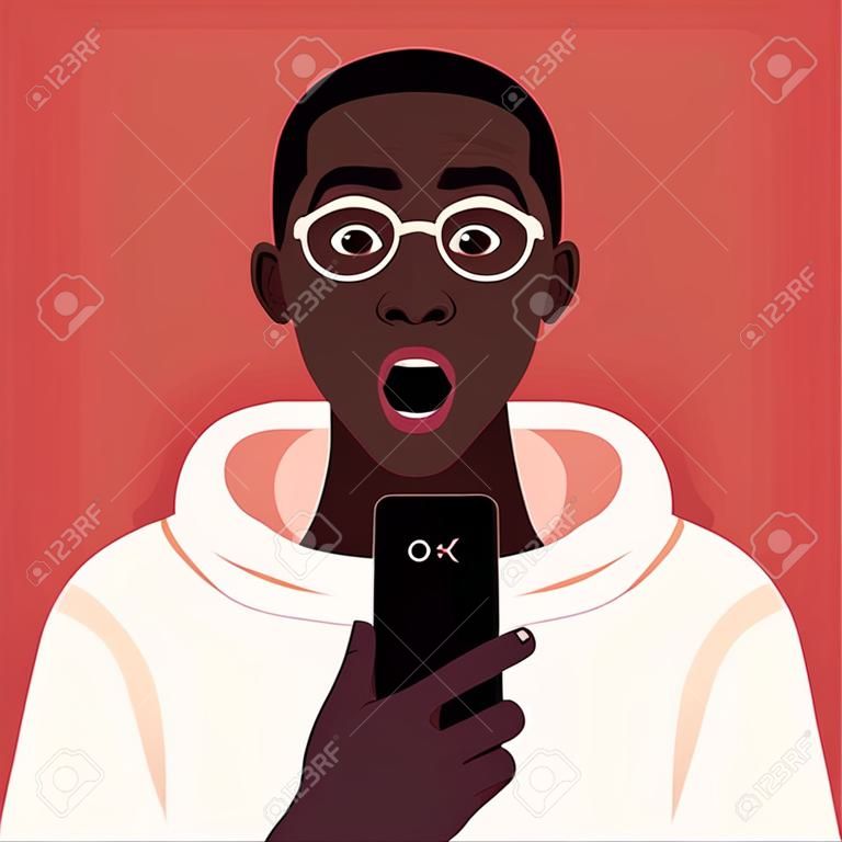 ショックを受けたアフリカ人が彼のスマートフォンを調べます。驚いて口を開いた男の肖像。ベクトルフラットイラスト