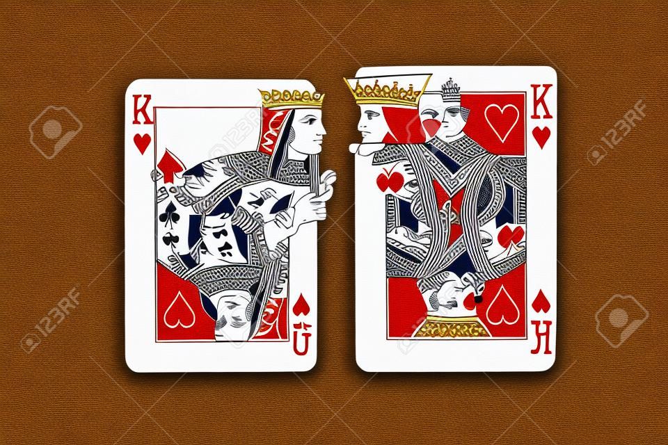 Koning en hartenkoningin die kaarten spelen die elkaar het hof maken.