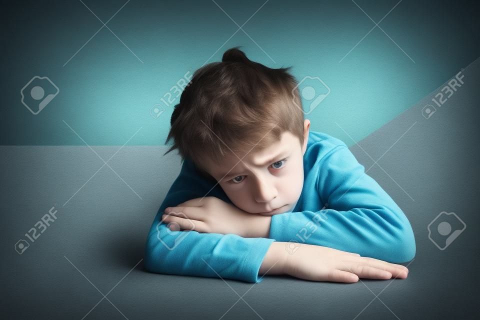 enfant triste, stress et dépression