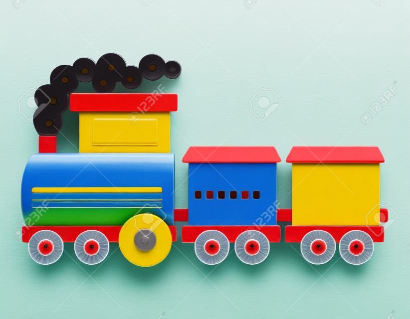 孤立在白色背景上的彩色玩具火车的插图