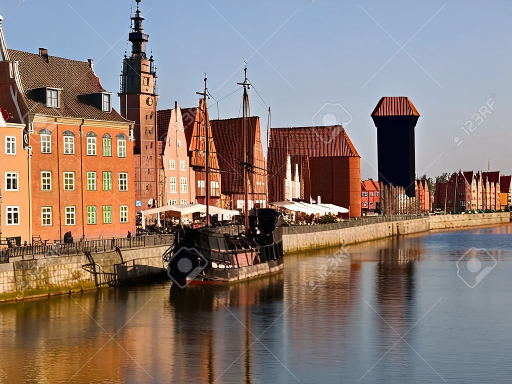 Vieille ville sur la rivière Motlawa, Gdansk, en Pologne