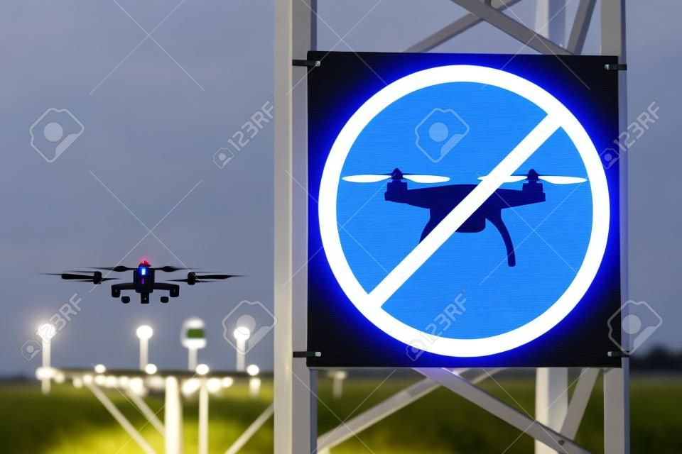 Não há sinal de zona de drone no sistema de iluminação de aproximação na pista.