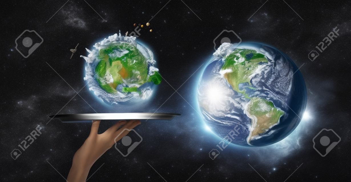 Hand der Kellner hält Tablett mit Planeten Erde. Elemente dieses Bildes von der NASA eingerichtet werden