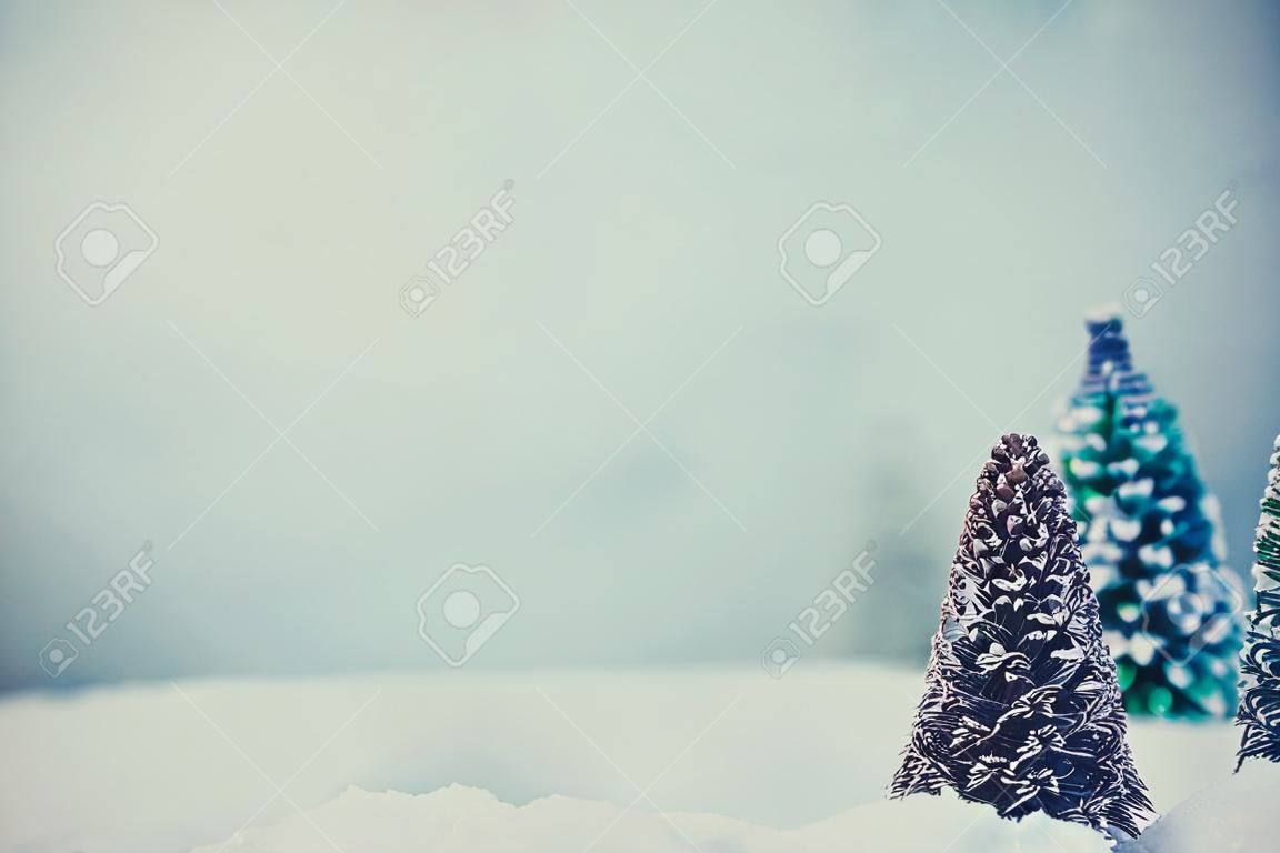 Christmas background. Xmas sapin sur la neige. Carte de voeux