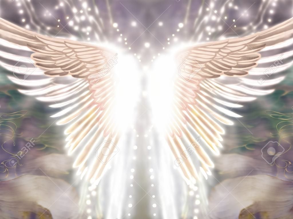 Anielska istota świetlna - para anielskich skrzydeł z jasnym białym światłem pomiędzy i strumieniem błyszczących iskier płynących w górę na tle eterycznej formacji gazowej energii