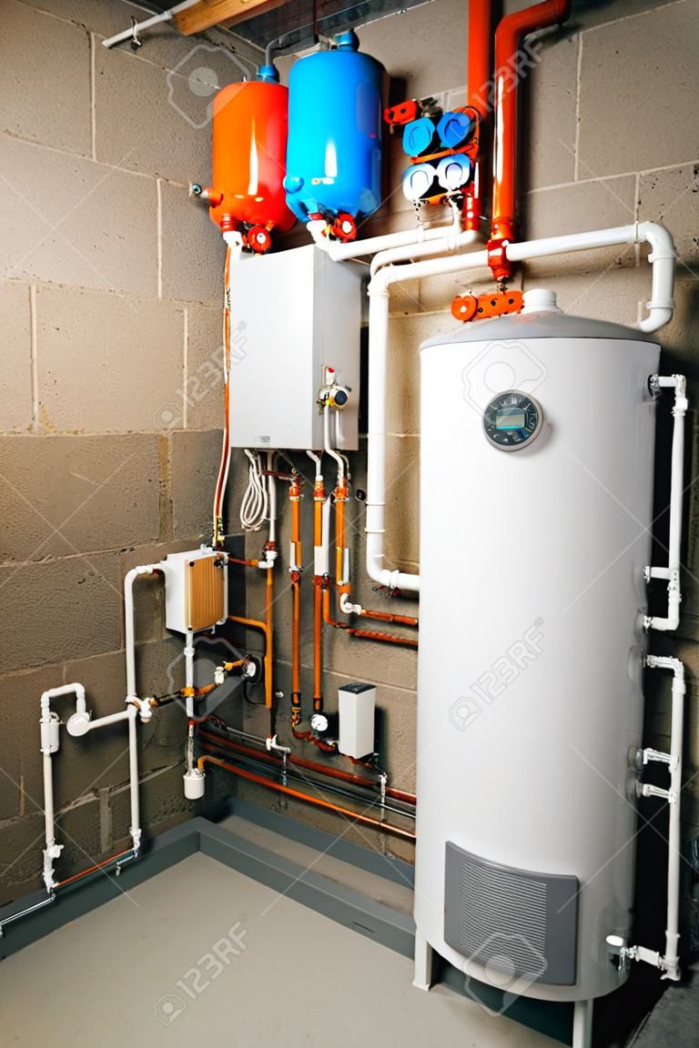 sistema de calefacción independiente en la sala de calderas