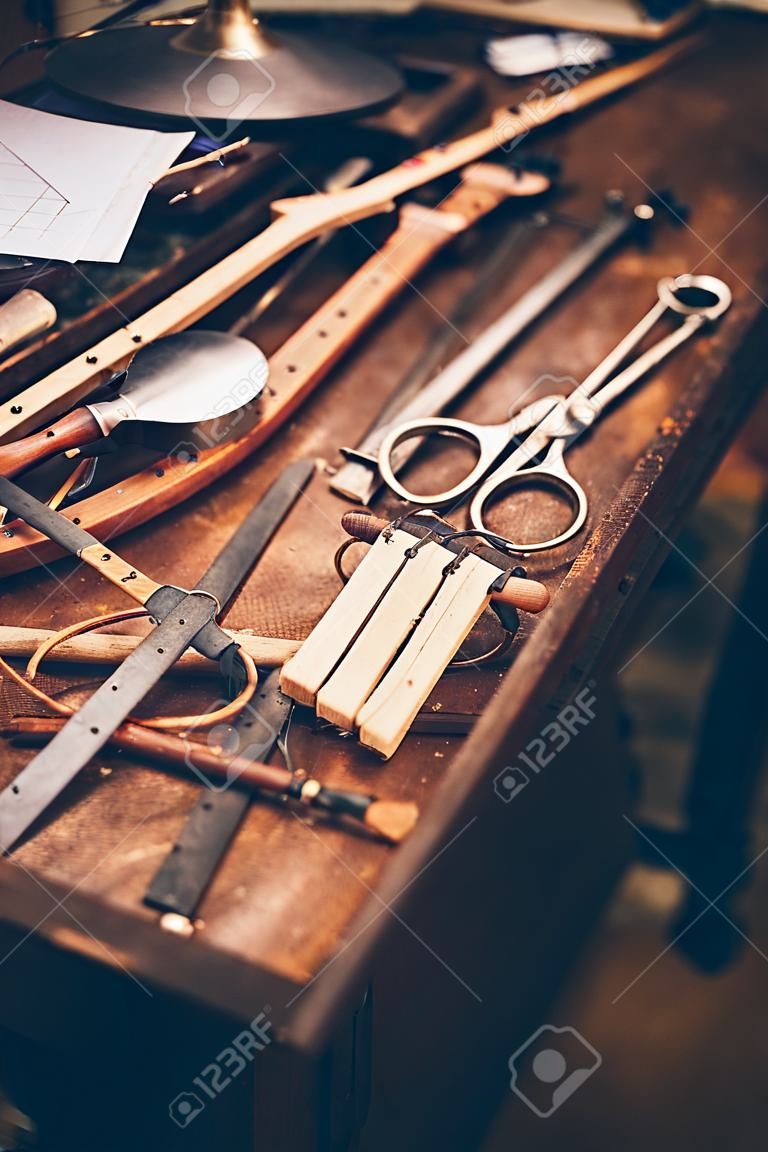 Ancien luthier de style table de travail