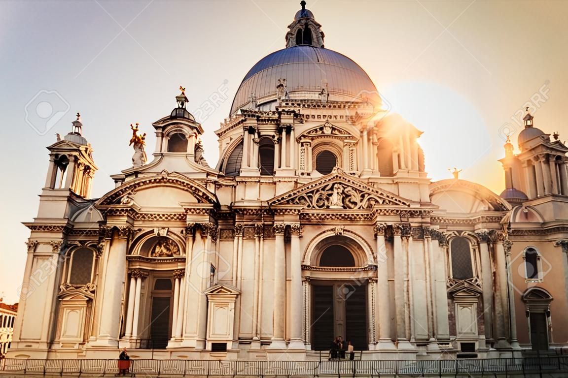 Venedik, İtalya. Güneş Basilica Santa Maria della Salute