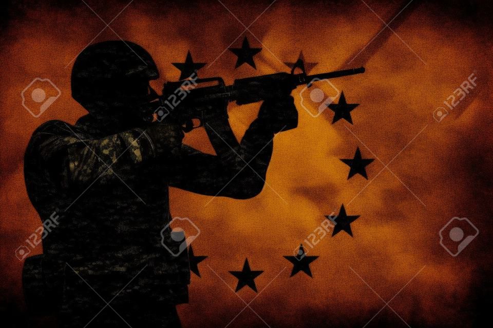 Soldier silhouette sur grunge drapeau de l'Union européenne. Armée, militaire du concept de l'Europe.