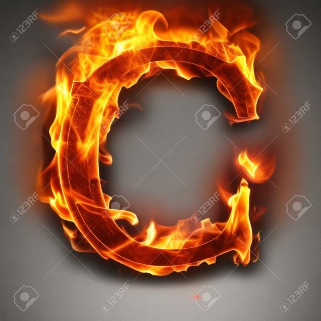 Cartas e símbolos em fogo - Letra C.