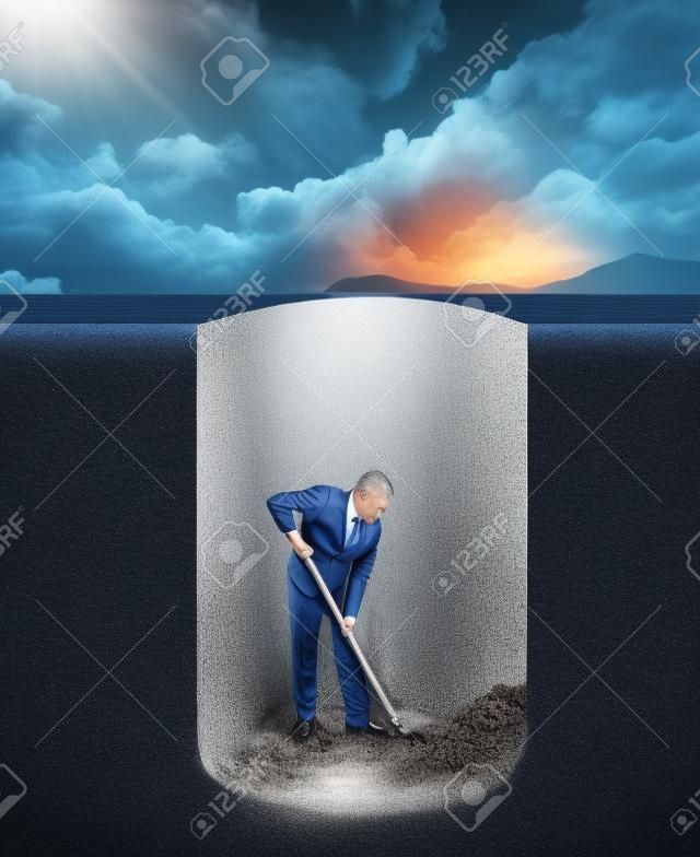 ビジネスマンがトンネルを掘って地中深く