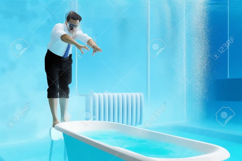 Homme d'affaires en palmes plonge dans la baignoire