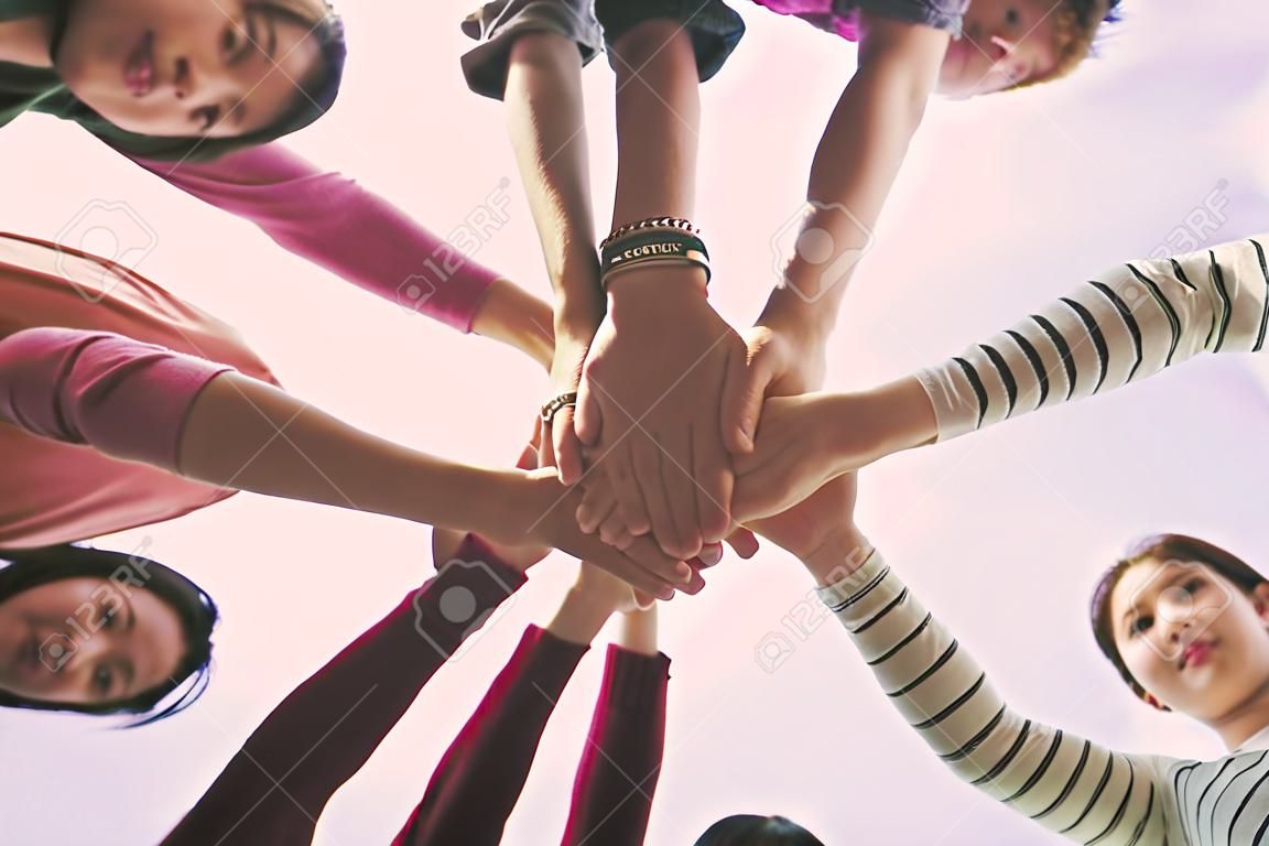 Teamwork von Beziehungen zusammen Unity Freundschaft Konzept