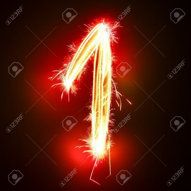 Sparkler vuurwerk licht alfabet nummer 1 geïsoleerd op zwarte achtergrond.