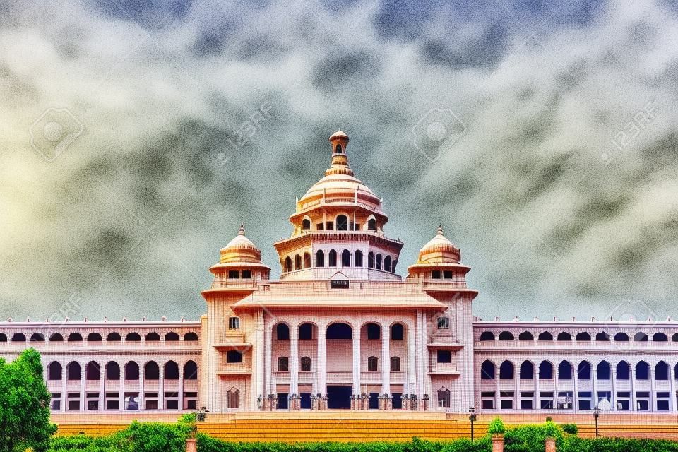 Vidhana Soudha l'edificio legislatore statale a Bangalore, India