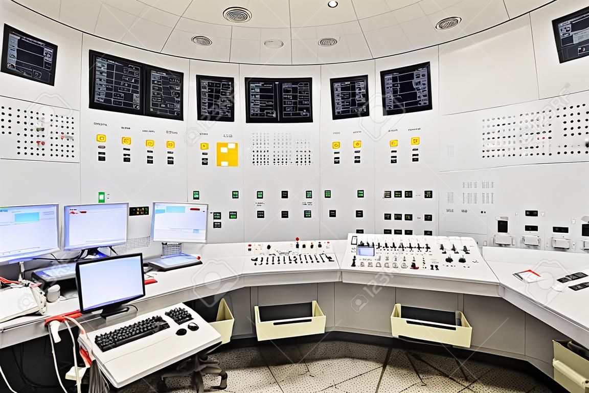 Der zentrale Kontrollraum des Kernkraftwerks Detail der Schalttafel Pumpen Ausrüstung.
