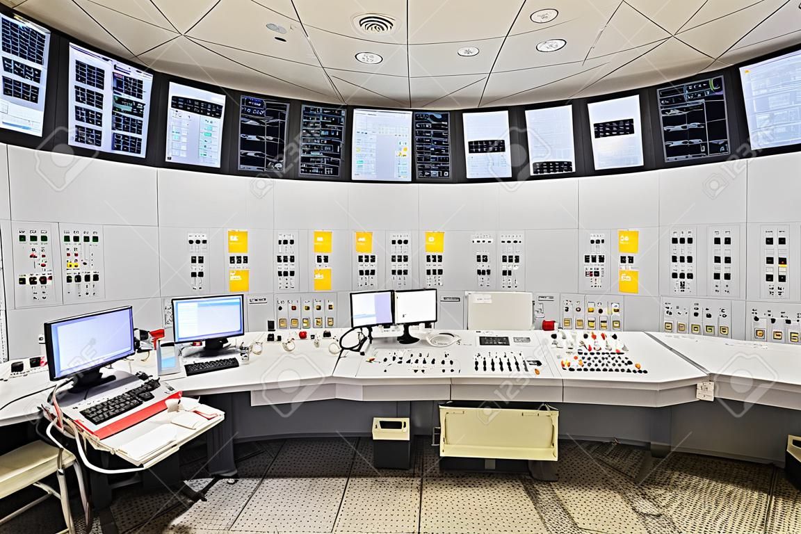 Der zentrale Kontrollraum des Kernkraftwerks Detail der Schalttafel Pumpen Ausrüstung.