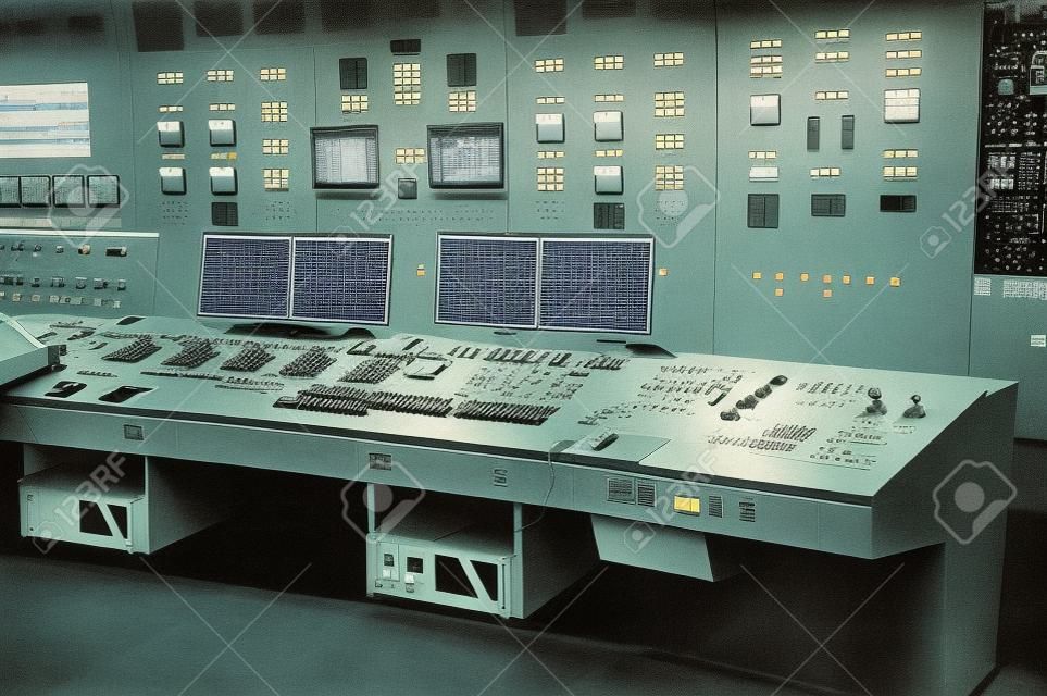 De centrale controlekamer van de kerncentrale. Fragment van het controlepaneel van de kernreactor.