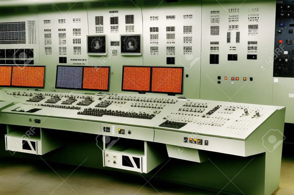 原子力発電所の中央制御室。原子炉制御パネルのフラグメント。