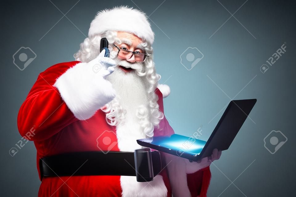 Santa Claus con la tecnología moderna